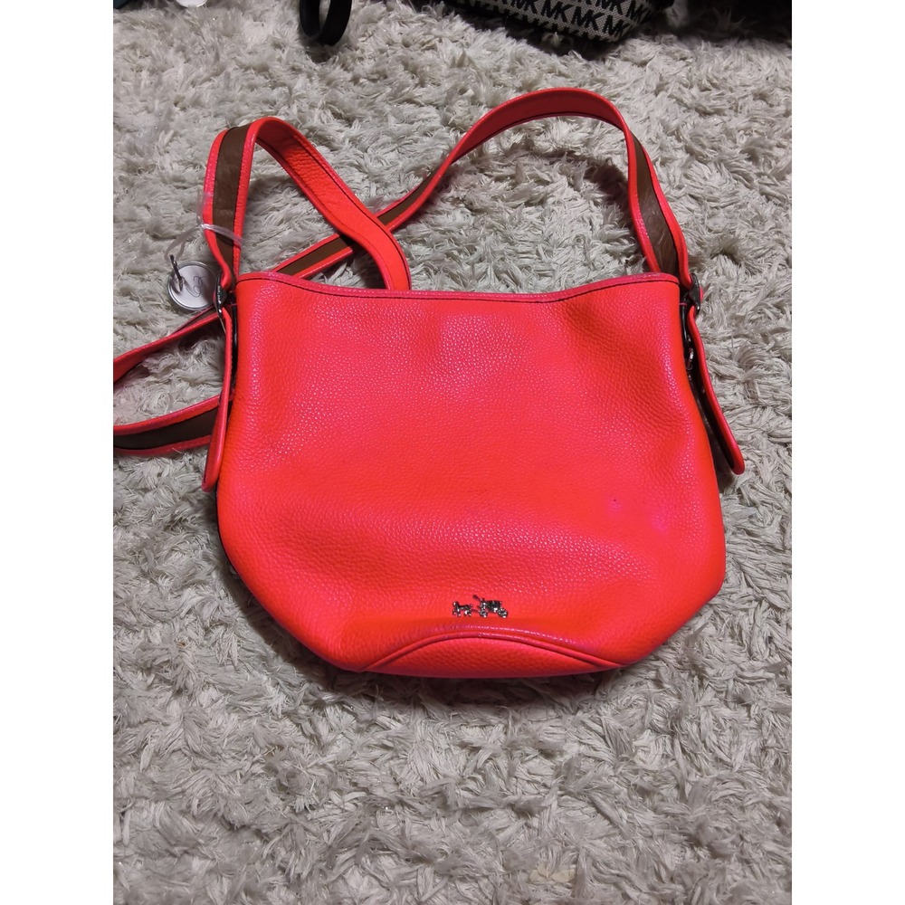 62.Coach Neon Pink Pebbled Leather Crossbody Bag Silver Horse Carriage Logo